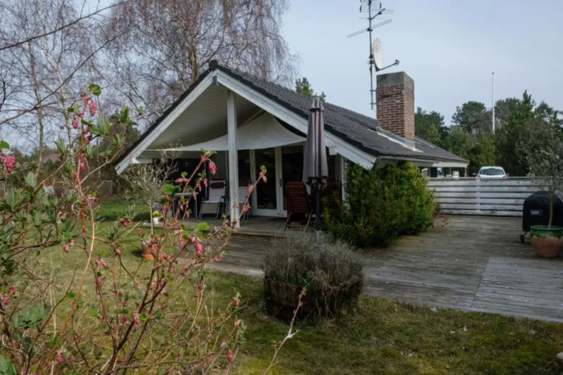 Billede 2 af Well-Maintained Holiday Home On Private Natural Plot Just 200 Meters From Boeslum Beach