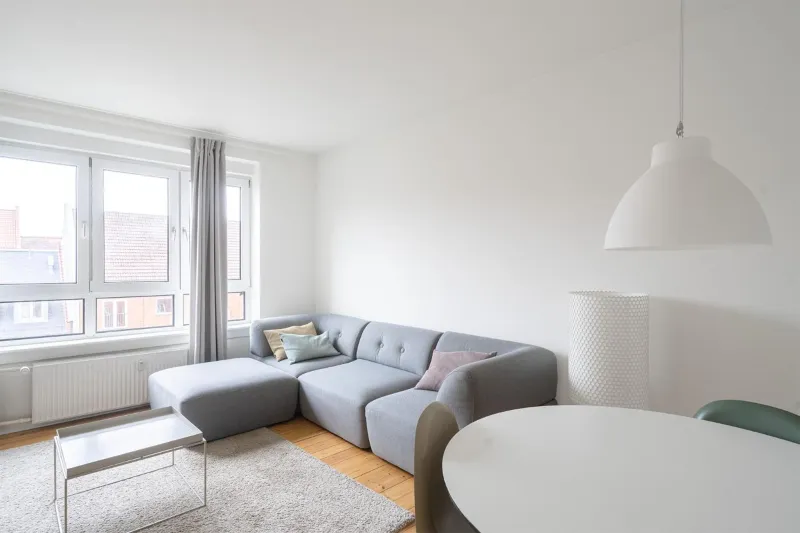 Refurbished 2-BR close to the airport - 144