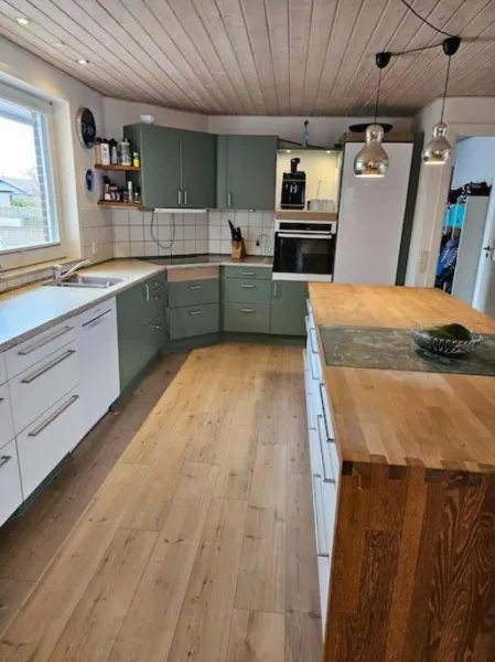 Billede 40 af Stort hus lige mellem hav og fjord