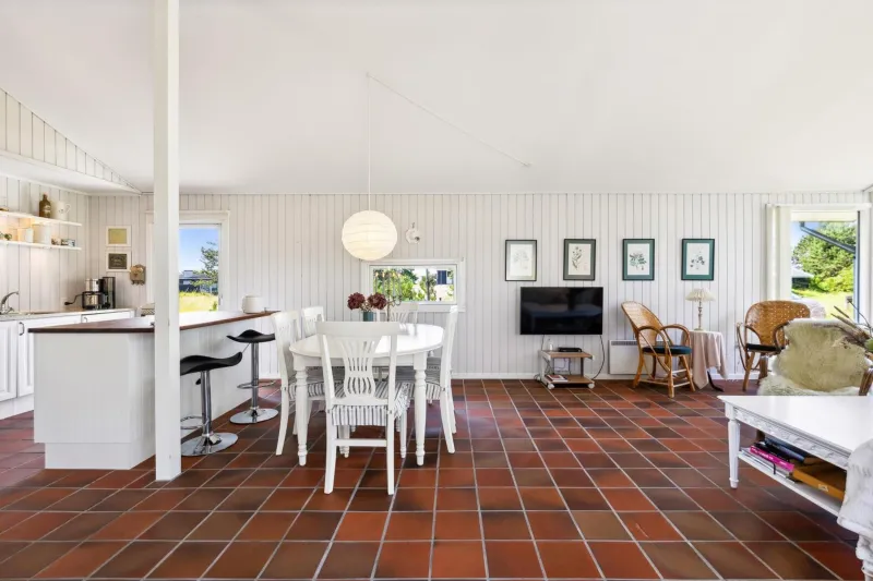 Billede 4 af Spacious And Charming Holiday Home On A Beautiful Natural Plot With Sea Glimpse And Several Terraces Close To The Unique Nature Of Helgenæs, Scenic