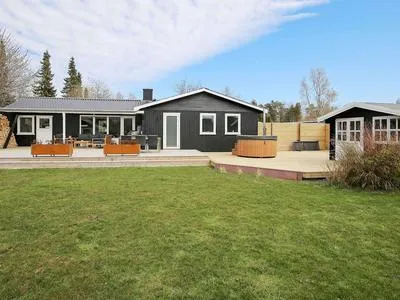 Billede 29 af 9 Person Holiday Home in Vaeggerlose