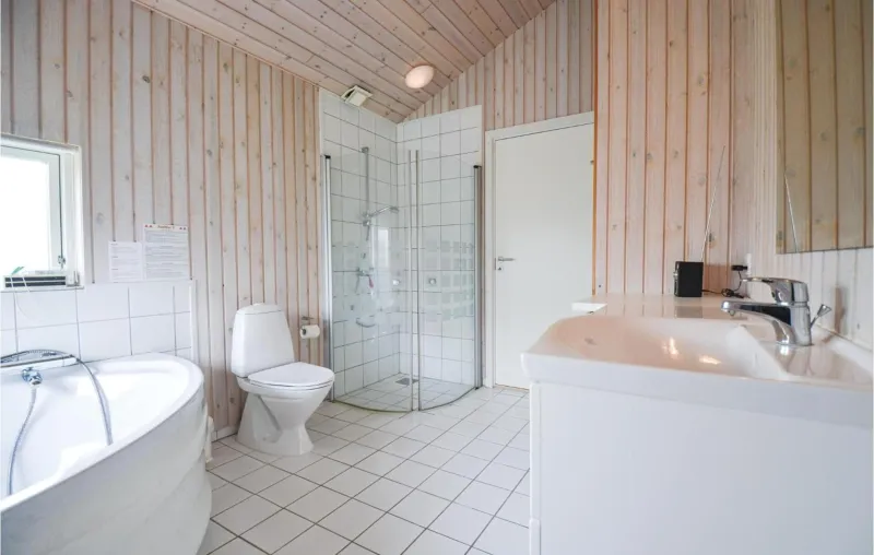 Billede 20 af Beautiful Home In Ebeltoft With Sauna