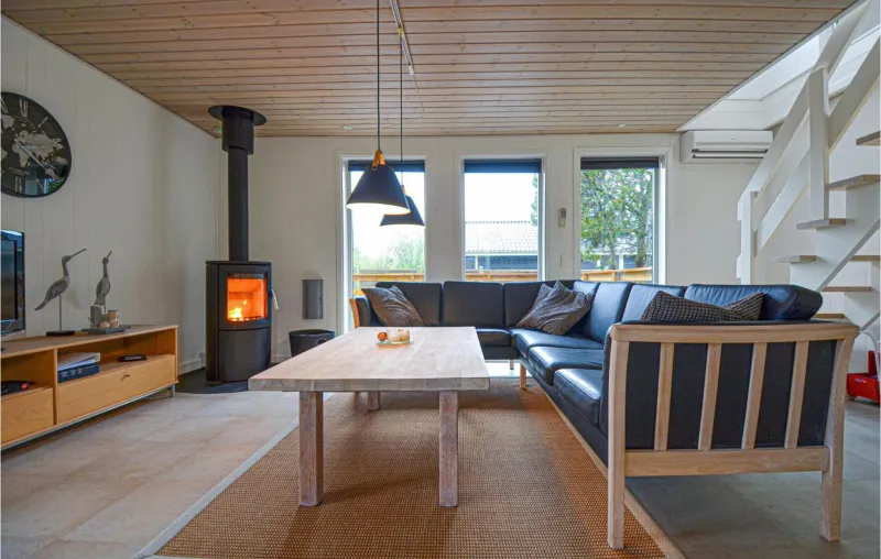 Billede 24 af Amazing Home In Glesborg With Sauna