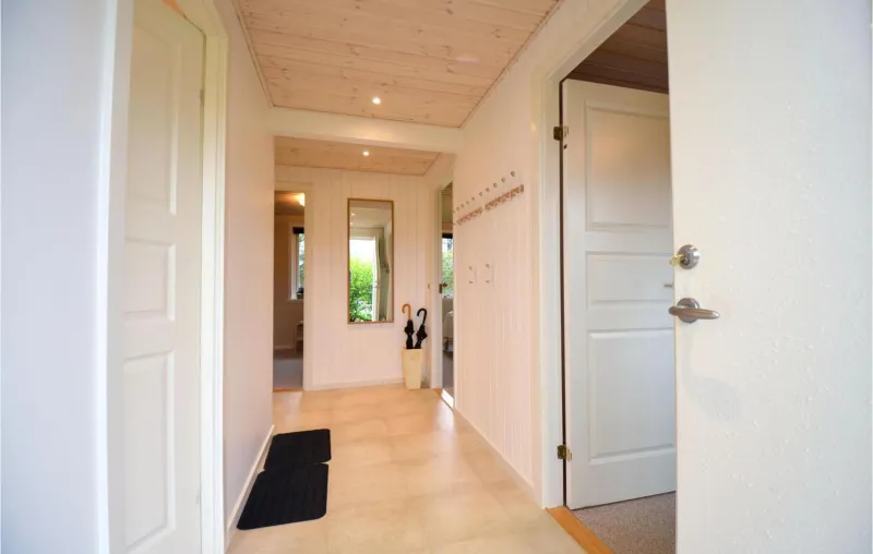 Billede 30 af Amazing Home In Glesborg With Sauna
