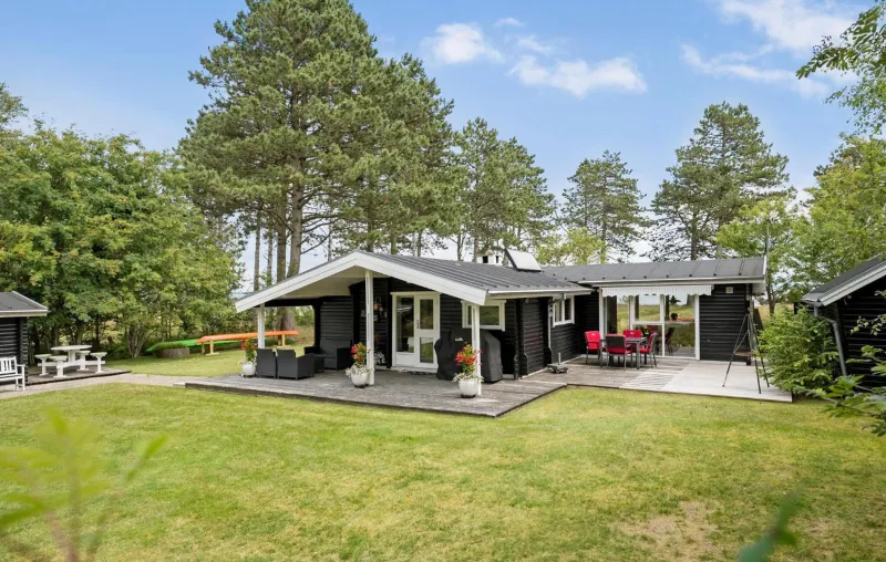2 Bedroom Beach Front Home In Højslev