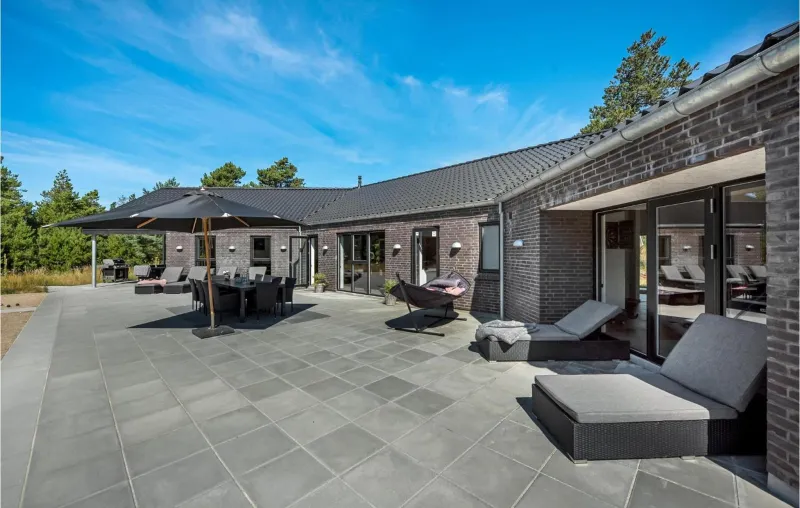 Billede 2 af Luxurious Home In Blåvand With Sauna