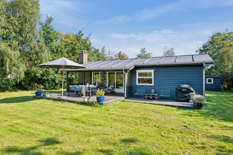 Cosy And Well-Kept Holiday Home With Covered Terrace, Large Garden And Child-Friendly Location Just 250 Metres From The Water And Close To Forest,