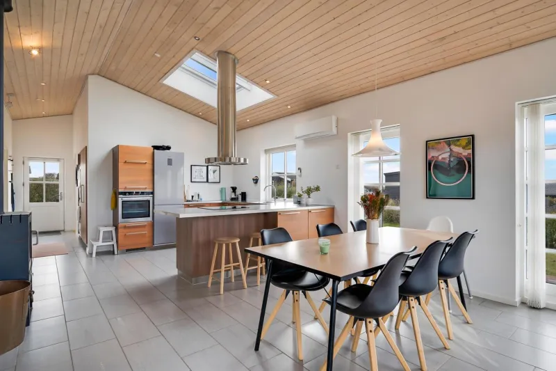 Billede 8 af Stylish Holiday Home At Følle Beach With Sea Glimpse And Spacious Terraces