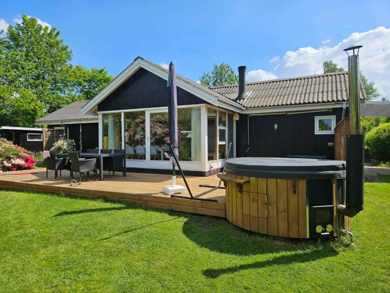 Billede 2 af Cozy Cottage With Wilderness Bath