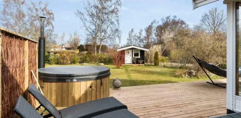 Billede 9 af Cozy Cottage With Wilderness Bath