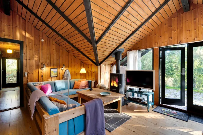Billede 8 af Charming Older Holiday Home With Private Wilderness Hot Tub On Scenic Helgenæs