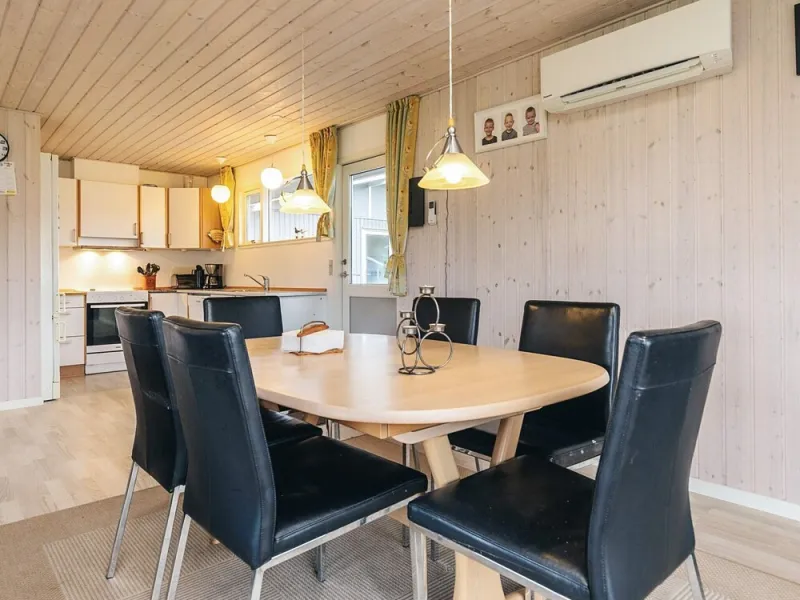 Billede 7 af 4 Star Holiday Home in Lokken