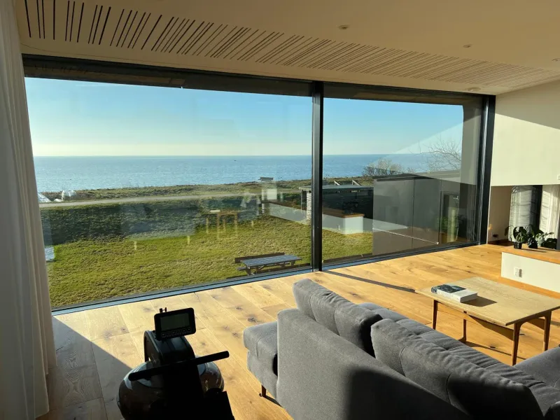 Ocean view in first row. Architectural pearl
