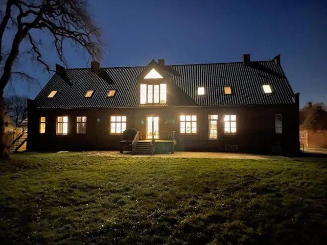 The Old Vicarage photo 11