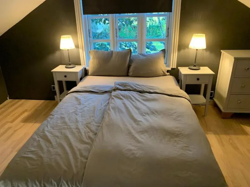 Modern 2 bedroom cottage close to airport and town - sleeps 8 photo 5