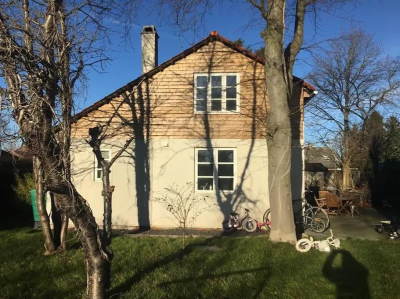 Modern 2 bedroom cottage close to airport and town - sleeps 8 photo 6