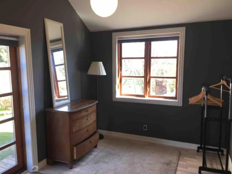 Modern 2 bedroom cottage close to airport and town - sleeps 8 photo 16