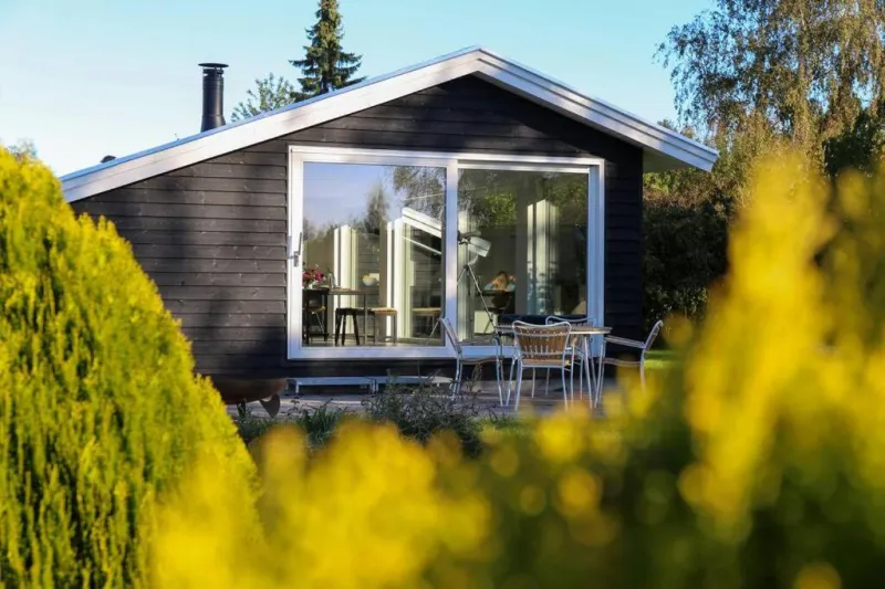 Bright summer house close to the beach and water photo 4