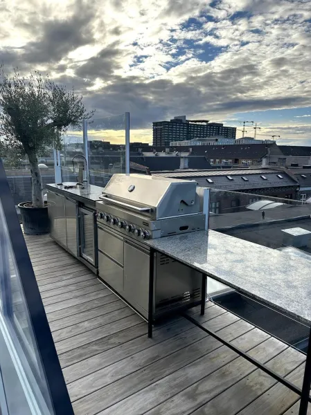 Central Penthouse with Private Rooftop Terrace photo 17