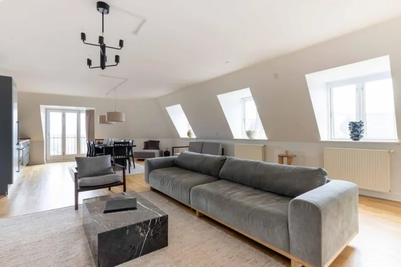 2BR with Amazing City Skyline View