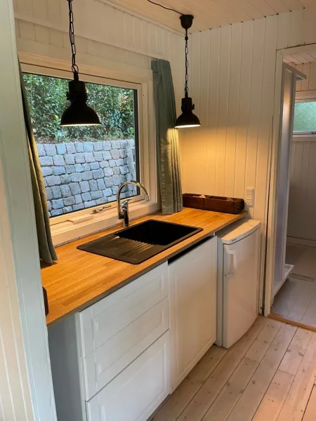 Billede 22 af Hyggelig sommerhus. med udsigt, til vand fra senge