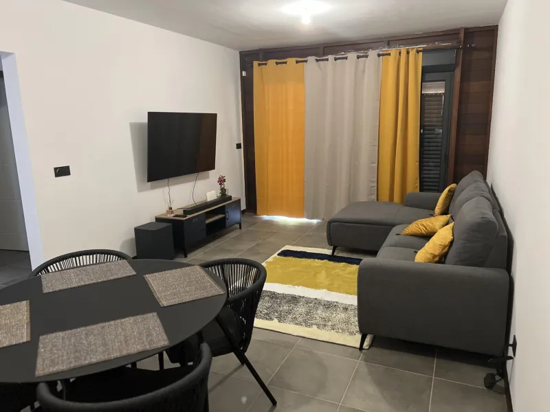 Billede 2 af APPARTEMENT T3 COSY et PAISIBLE avec JARDIN à REMIRE-MONTJOLY