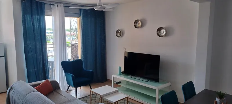 NANA - Grand Appartement - C32- Cuisine équipée- CLIM-WIFI-Terrasse