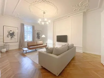 Billede 40 af Large & Modern 4 Bedroom Apartment