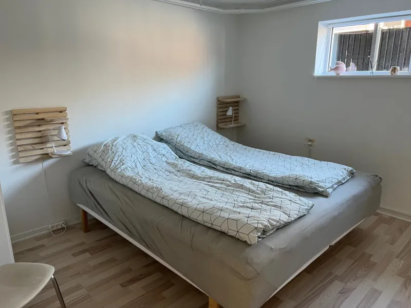 Hyggelig & lys kælderlejlighed