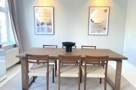 Billede 25 af 2 Bedroom Apartment in Trendy Area