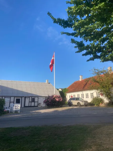 Billede 1 af Vejskrækgården