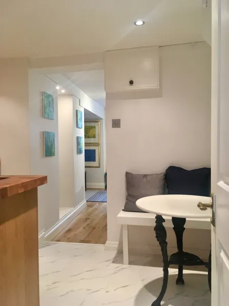 Billede 2 af Beautiful 1BR in Historic St Aubin House