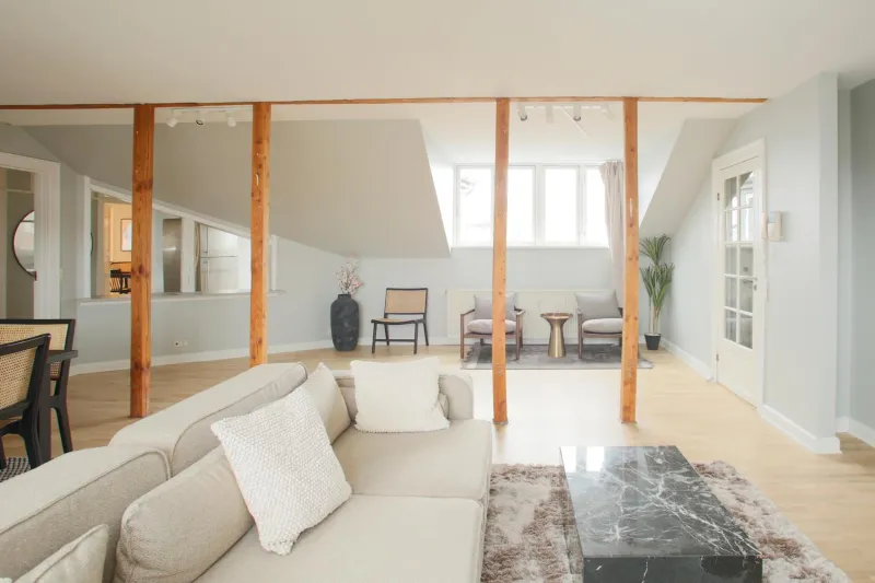 Billede 71 af Unique 5 Bedroom Apartment w Exposed Beams in Copenhagen
