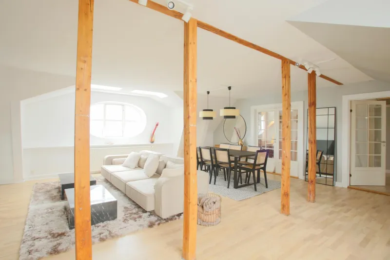 Billede 83 af Unique 5 Bedroom Apartment w Exposed Beams in Copenhagen
