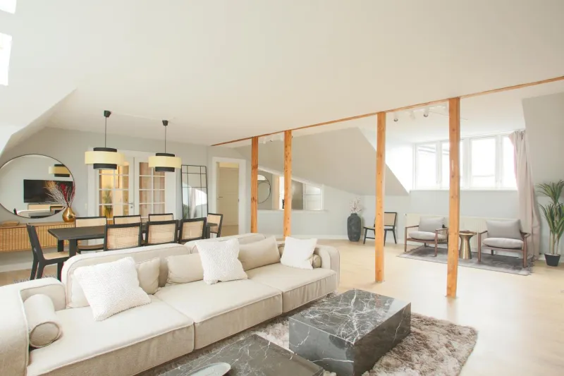 Billede 90 af Unique 5 Bedroom Apartment w Exposed Beams in Copenhagen