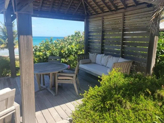 Billede 7 af Oceanfront Beach House - RATE SPECIAL- Valentines on BEACH w Club Access Tennis King Bed