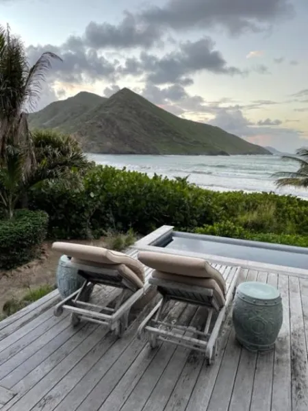 Billede 8 af Oceanfront Beach House - RATE SPECIAL- Valentines on BEACH w Club Access Tennis King Bed