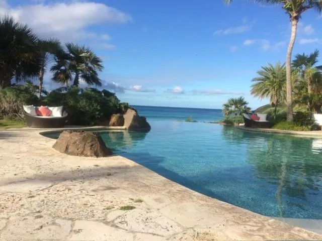 Billede 9 af Oceanfront Beach House - RATE SPECIAL- Valentines on BEACH w Club Access Tennis King Bed