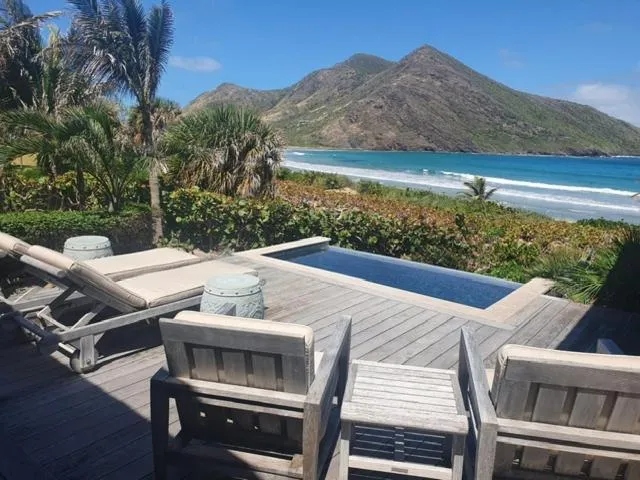 Billede 12 af Oceanfront Beach House - RATE SPECIAL- Valentines on BEACH w Club Access Tennis King Bed