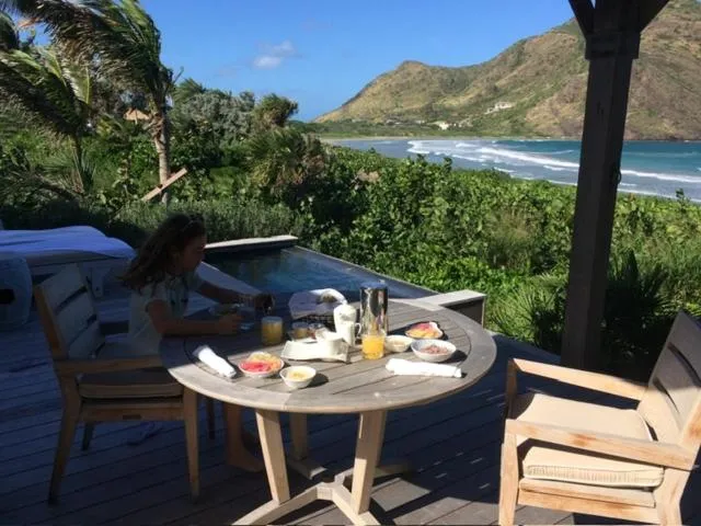Billede 20 af Oceanfront Beach House - RATE SPECIAL- Valentines on BEACH w Club Access Tennis King Bed