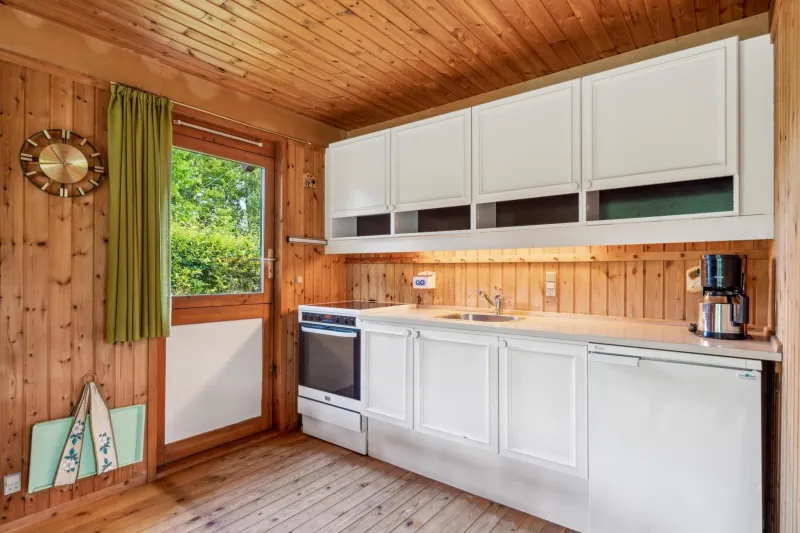 Billede 3 af Authentic And Cosy Holiday Home On A Large Natural Plot Close To The Child-Friendly Bønnerup Beach And The Charming Fishing Harbour