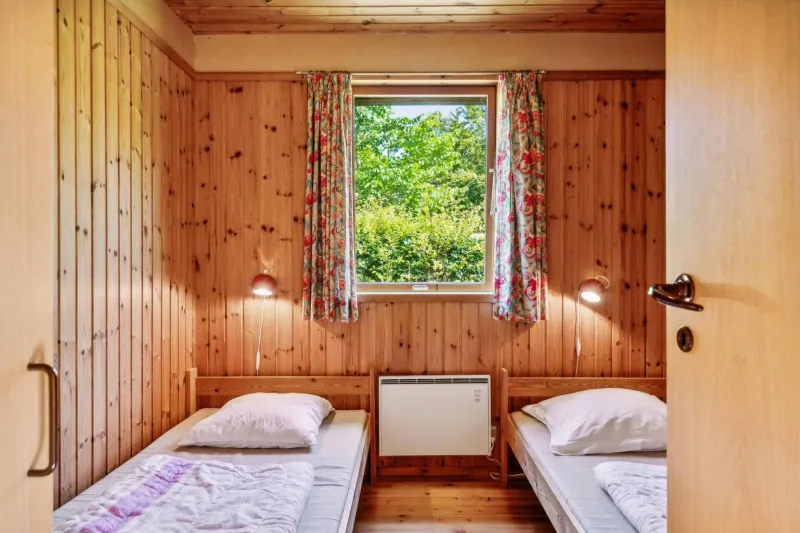 Billede 6 af Authentic And Cosy Holiday Home On A Large Natural Plot Close To The Child-Friendly Bønnerup Beach And The Charming Fishing Harbour