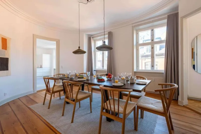 Billede 38 af Spacious Apartment on Lively & Vibrant Street
