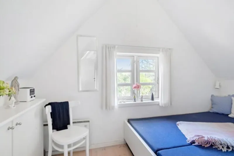 Billede 2 af Hyggeligt sommerhus med privat have