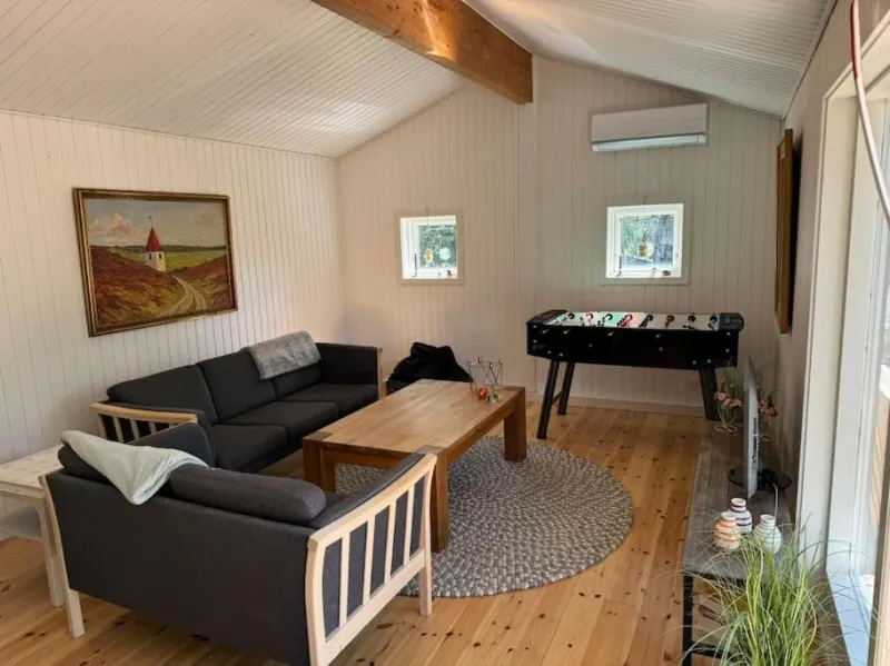 Billede 9 af Rummeligt sommerhus ved Lammefjorden - Stor terrasse, have & plads til 6 gæster