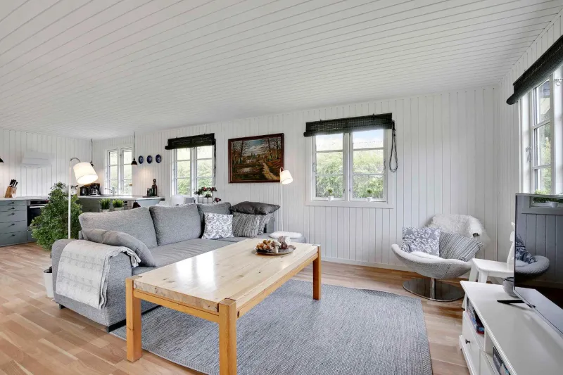 Billede 3 af Renoveret sommerhus nær fjord - Stor terrasse, have & plads til 7 gæster