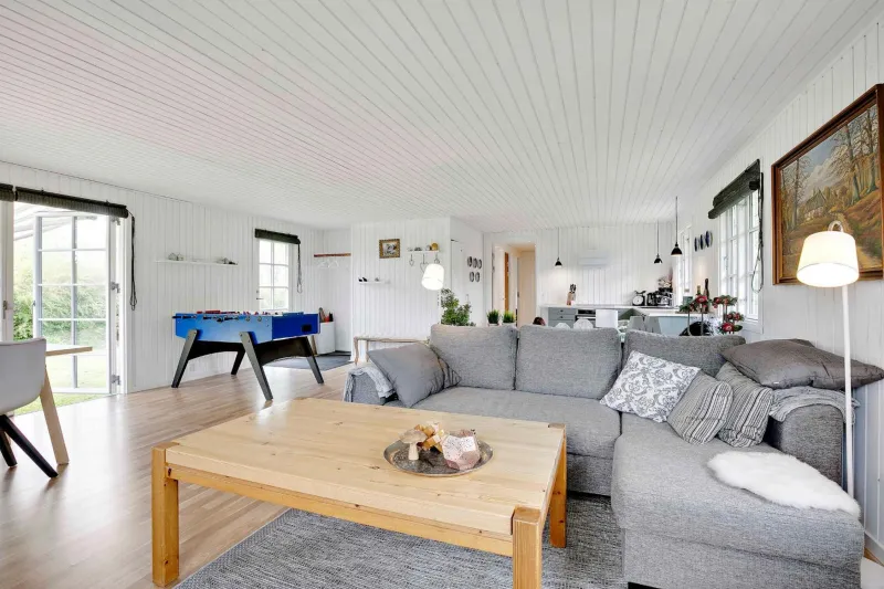Billede 6 af Renoveret sommerhus nær fjord - Stor terrasse, have & plads til 7 gæster