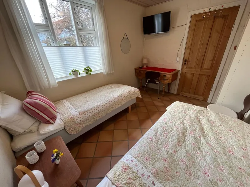 Billede 9 af Skønne værelser med adgang til pejsestue og have