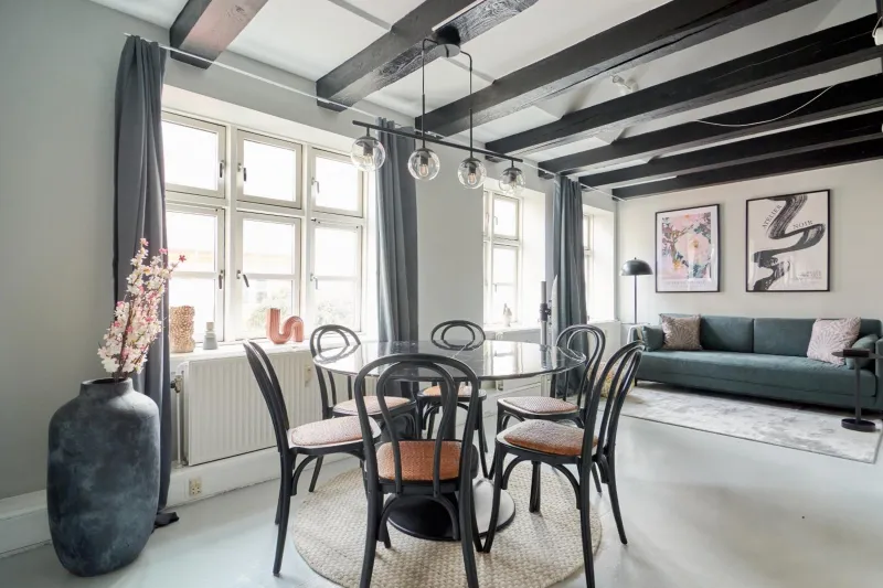 Unique 2 Bedroom Duplex w Exposed Beams in CPH City