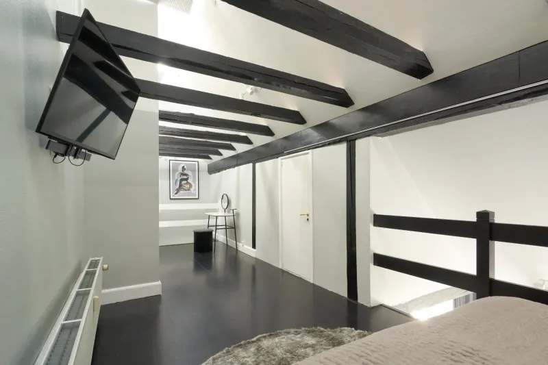 Billede 4 af Unique 2 Bedroom Duplex w Exposed Beams in CPH City